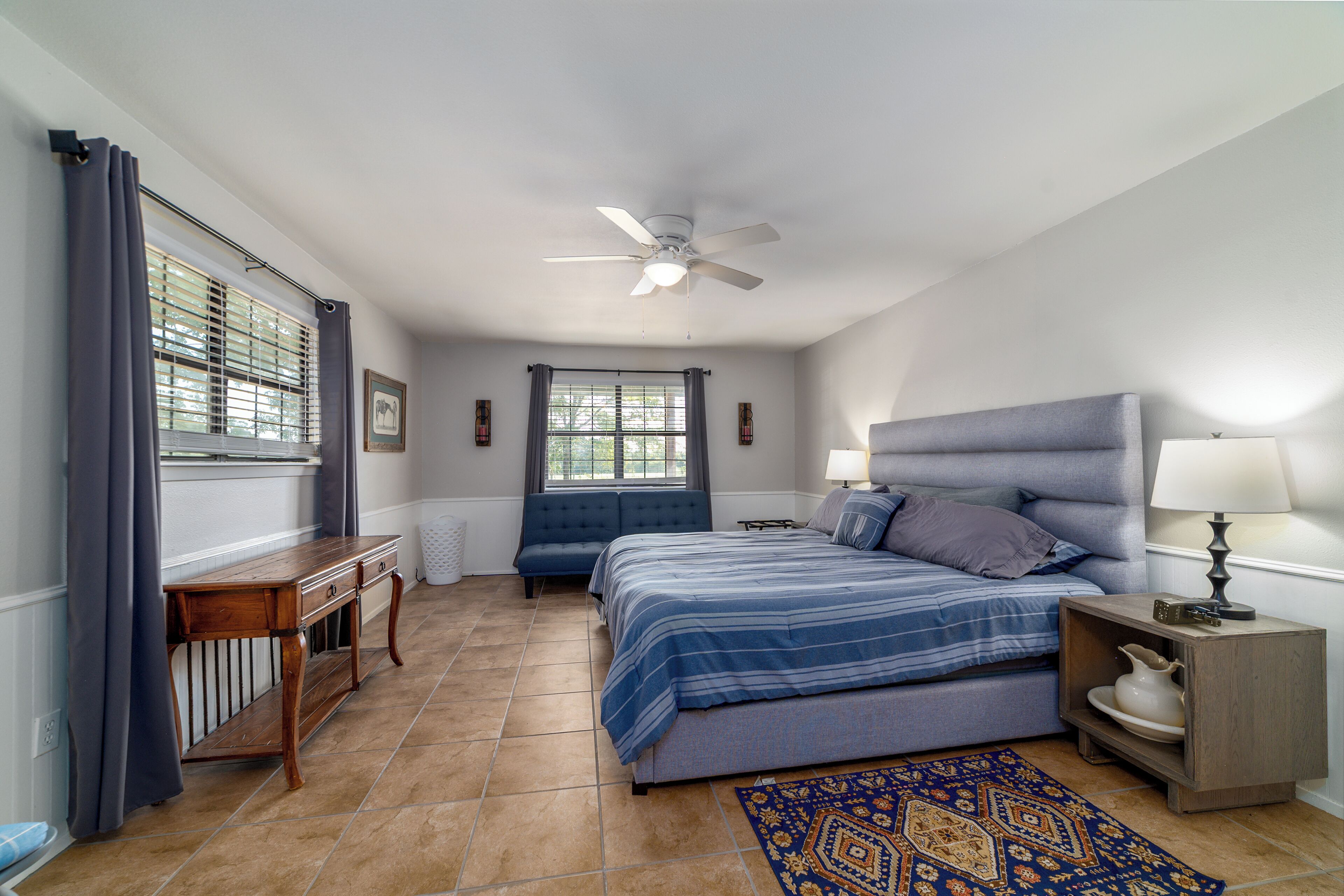 4 bedrooms, desk, iron/ironing board, free WiFi