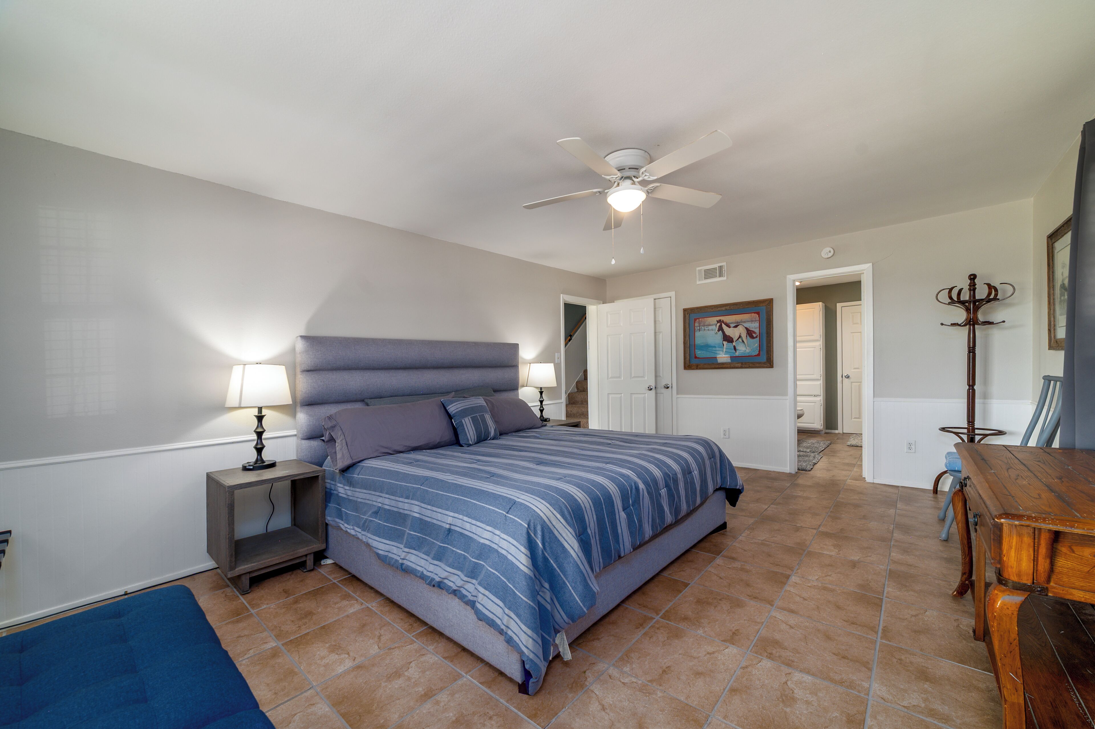 4 habitaciones, escritorio, tabla de planchar con plancha y wifi gratis 