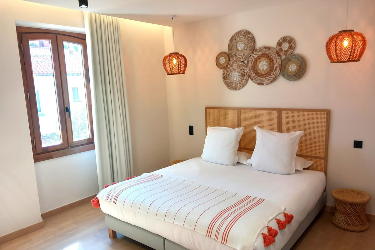 Comfort Room (Tramontane) | Soundproofing, travel cot, free WiFi, bed sheets