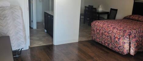 Family Double Room | Iron/ironing board, free WiFi, bed sheets