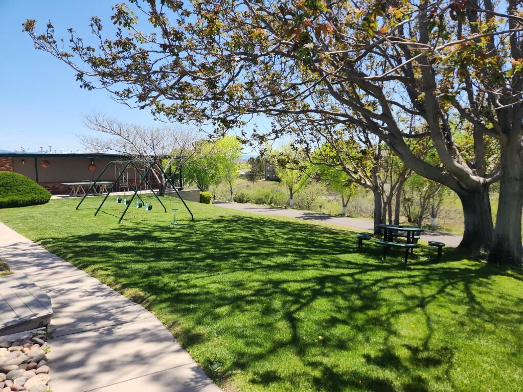 Khu vui chơi trẻ em - ngoài trời