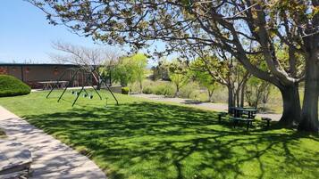 Children’s play area – outdoor