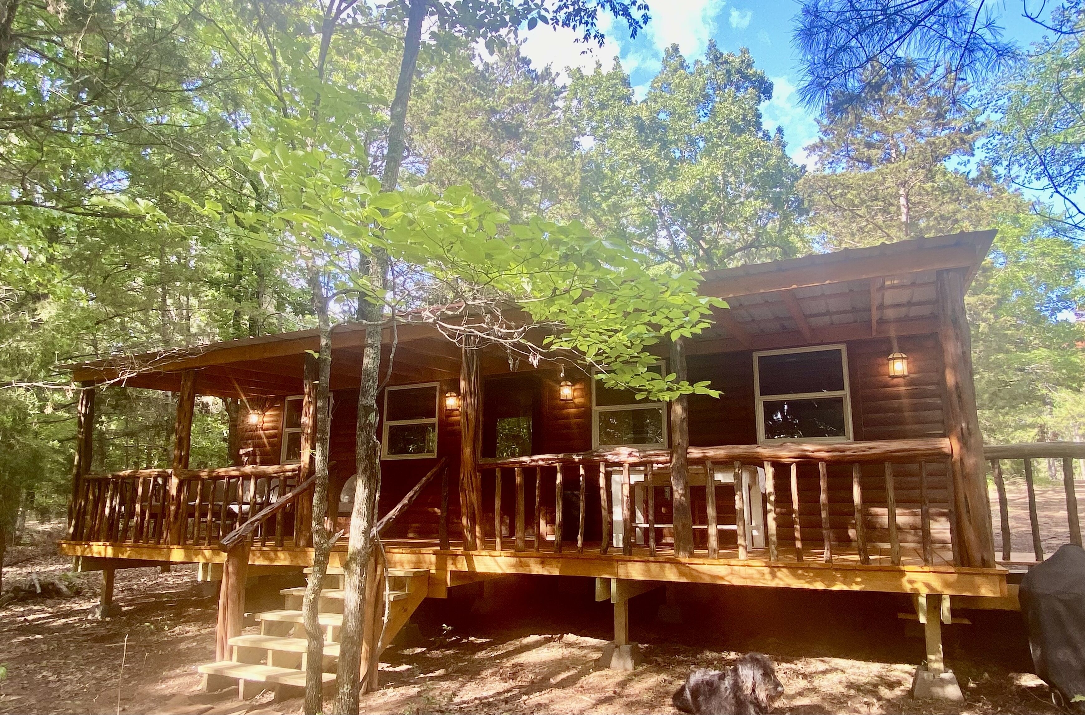 SHADY CEDAR LOG CABIN in the WOODS: East TX Spiritual Retrt w 42ac, Pool access