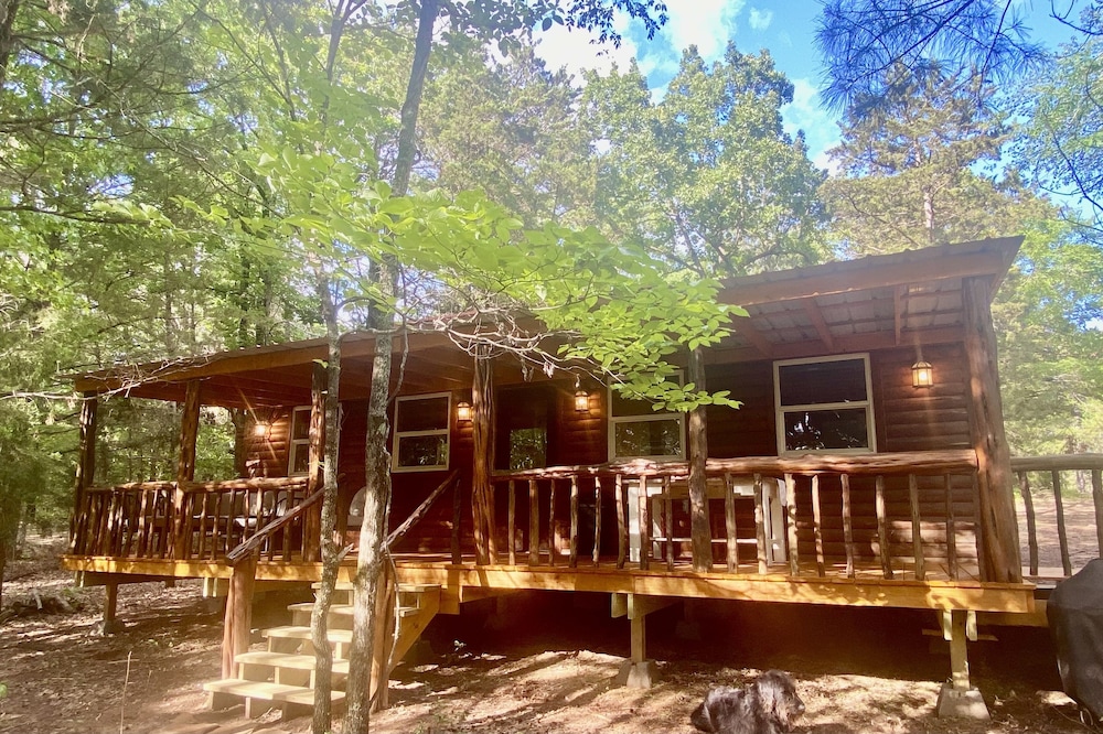 SHADY CEDAR LOG CABIN in the WOODS: East TX Spiritual Retrt w 42ac, Pool access