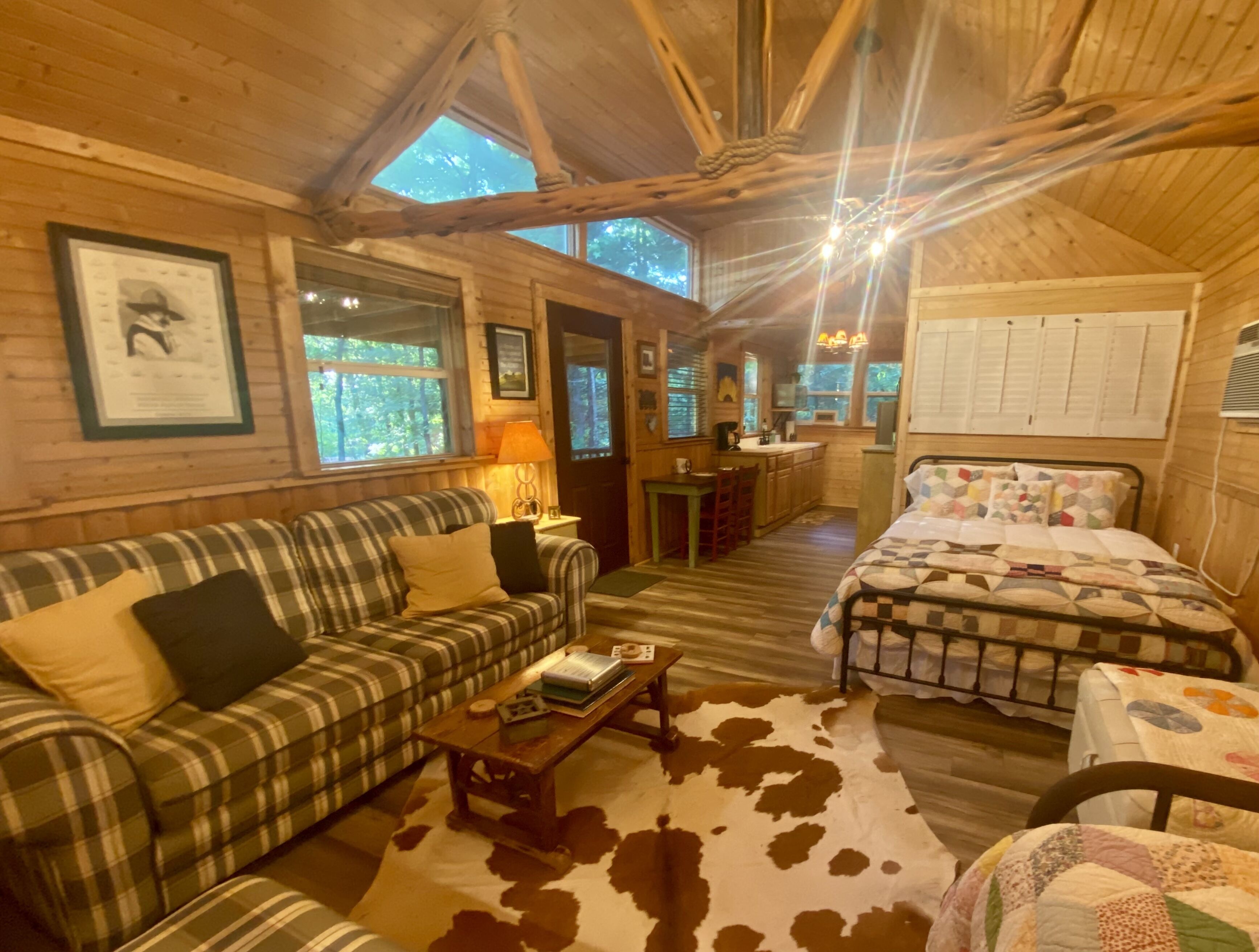 SHADY CEDAR LOG CABIN in the WOODS: East TX Spiritual Retrt w 42ac, Pool access