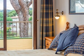 2 bedrooms, iron/ironing board