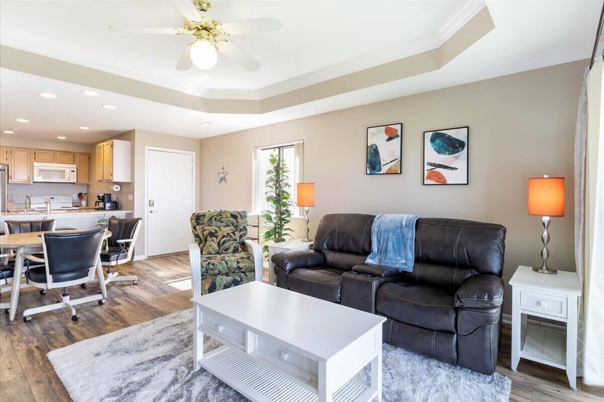 3BR/3BA Condo with Scenic Screened-in Deck