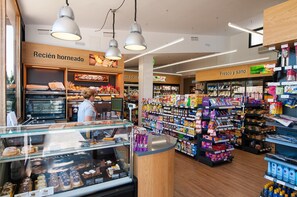 Gift shop - Vista Golf 10 Salobre by VillaGranCanaria (Salobre golf resort)