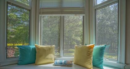 Hidden Haven on 9 acre, pond, barn and more, sleeps 20