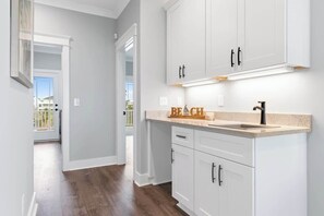 Réfrigérateur, four, plaque de cuisson, lave-vaisselle