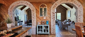 Lakefront Home!! Relax and Enjoy Wide Open Views of Lake Palestine!