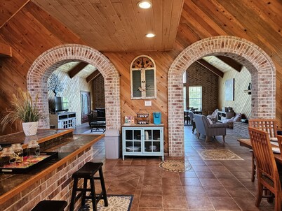 Lakefront Home!! Relax and Enjoy Wide Open Views of Lake Palestine!