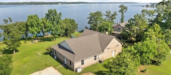 Lakefront Home!!  Relax and Enjoy Wide Open Views of Lake Palestine!