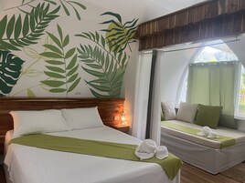 Escritorio, wifi gratis y ropa de cama 