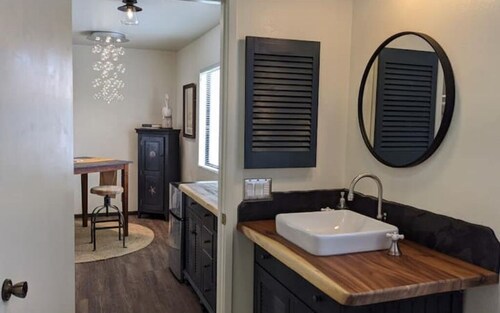 PEEK BAY/OCEAN VIEWS! WALK TO ALL!-500 sq.ft. King bed, full bath, Dog Friendly!