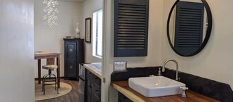 PEEK BAY/OCEAN VIEWS! WALK TO ALL!-500 sq.ft. King bed, full bath, Dog Friendly!