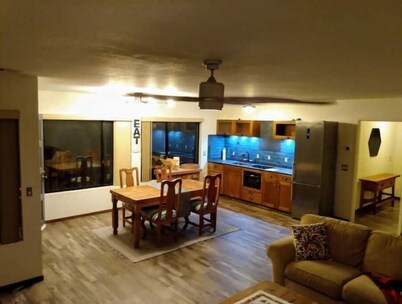 Captain's-SPECTACULAR bay/ocean views-980 sq ft - Dog Friendly!