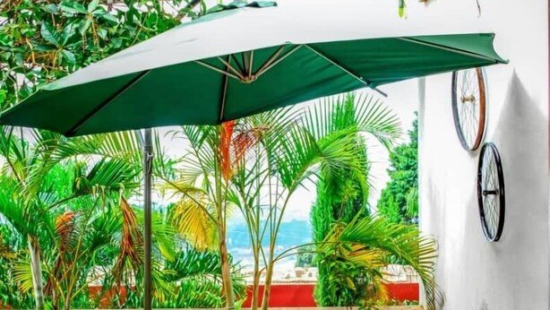 Front of property - Kinzi Apartments Bar & Gardens (Jinja)