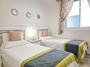 2 bedrooms, iron/ironing board, free WiFi