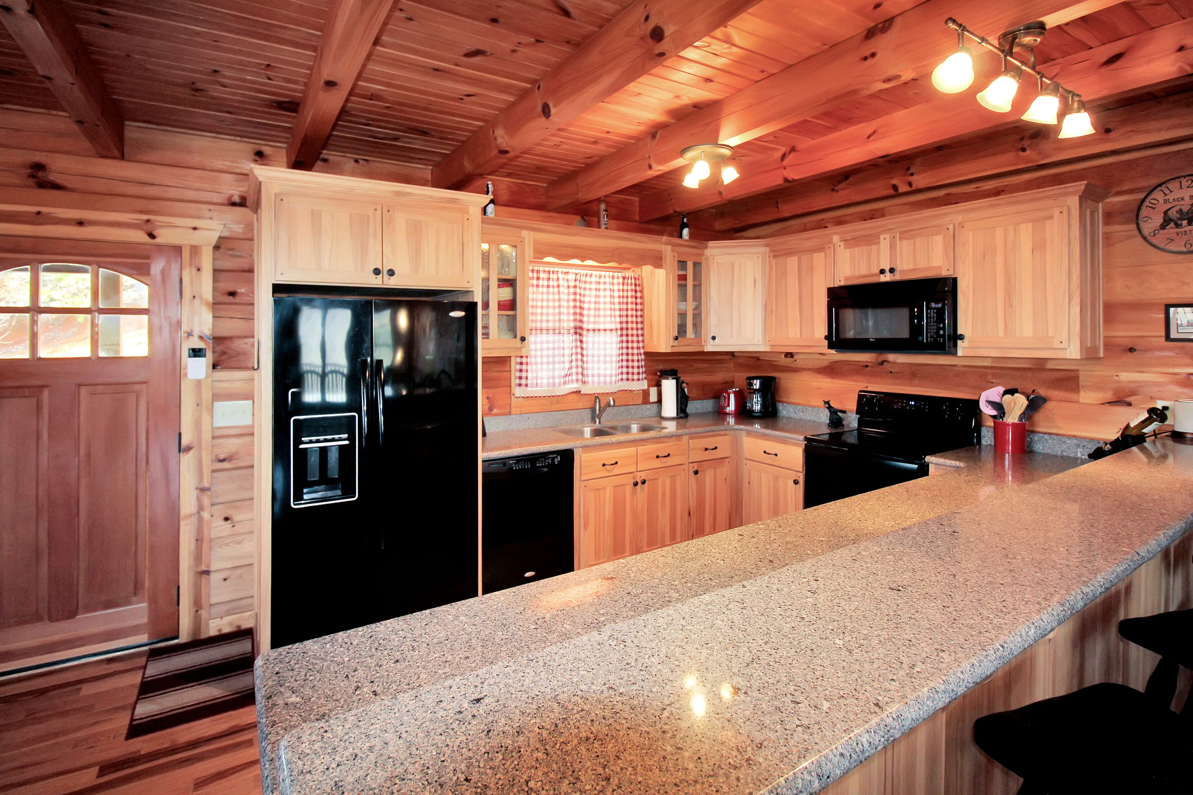 Mtn cabin with views! Short drive to Asheville, Chimney Rock, and Lake James!