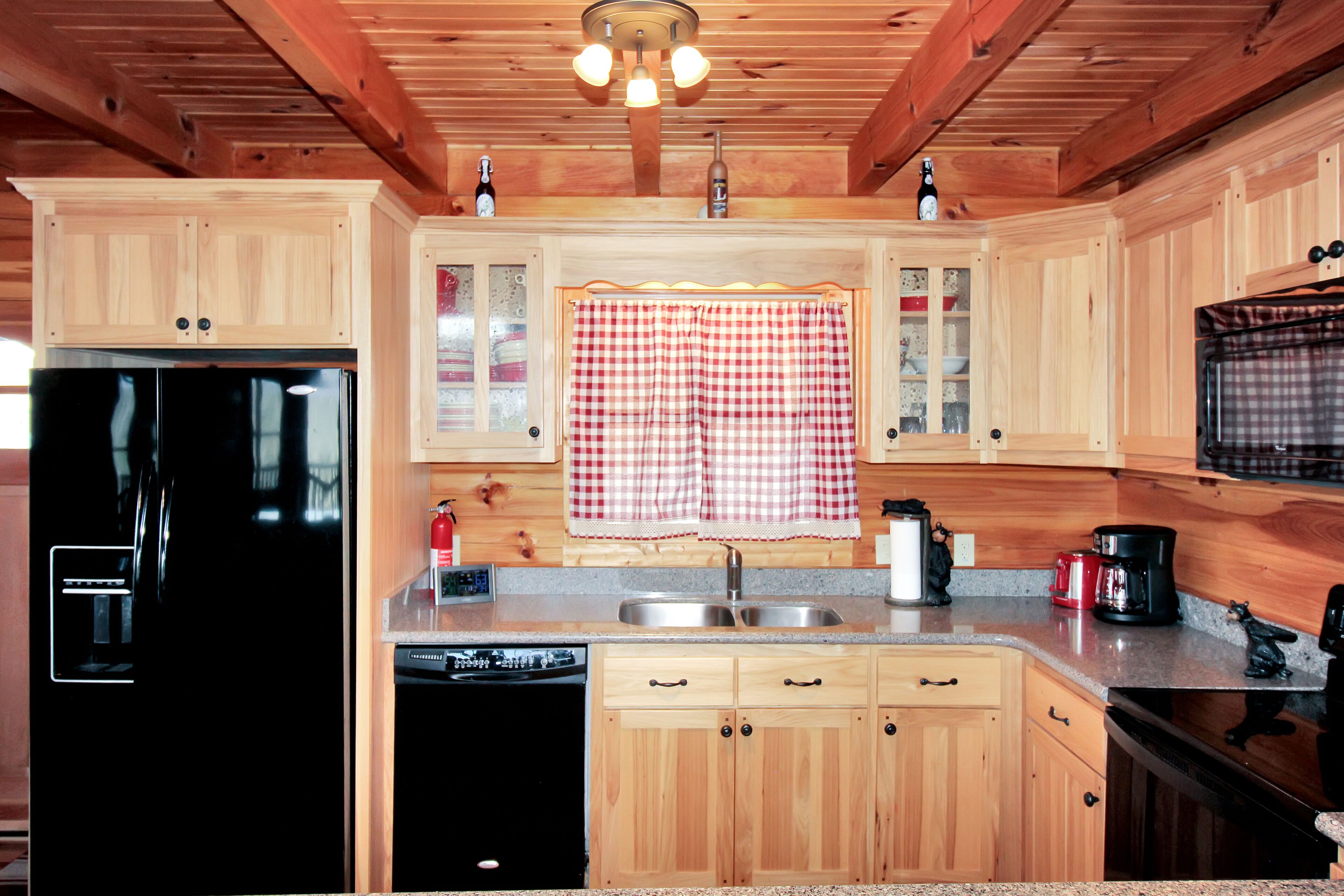 Mtn cabin with views! Short drive to Asheville, Chimney Rock, and Lake James!