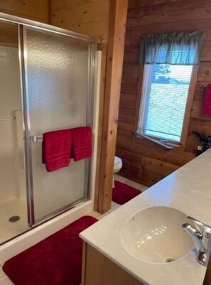 Dusche, Haartrockner, Handtücher, Seife