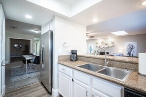 Private kitchen - Gated- LV Country Club Sleeps 8 (Las Vegas)