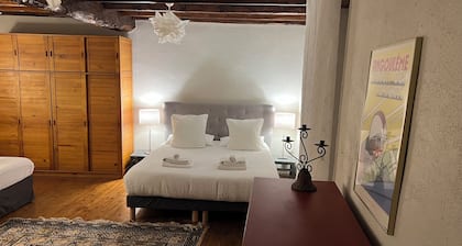 Grand gßte, grand terrain clÎturé, BBQ, piscine commune