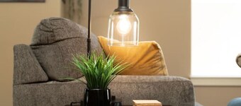 3 memory foam King beds/65" TV/300mbps/Culd de sac/Full Kitchen/BBQ/Jetted Tub/