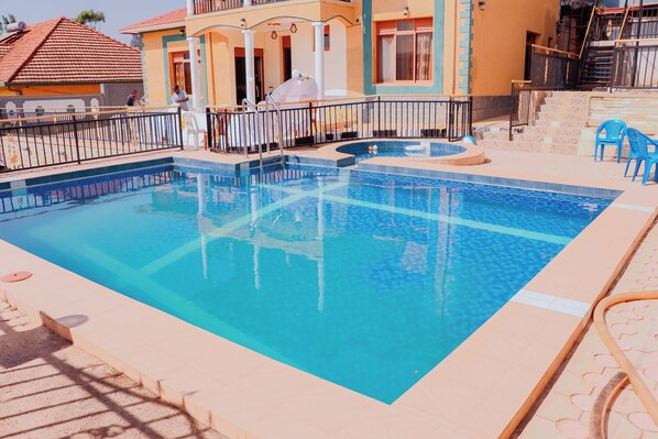 Utomhuspool