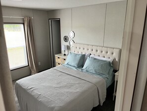 3 室のベッドルーム、アイロン / アイロン台、WiFi (無料)、ベッドシーツ