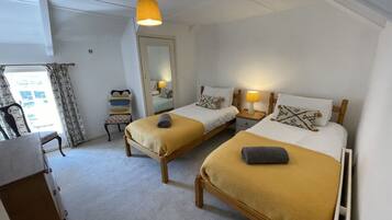 3 quartos, ferros/tábuas de passar roupa, Wi-Fi de cortesia