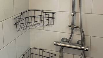 Een douche, een haardroger