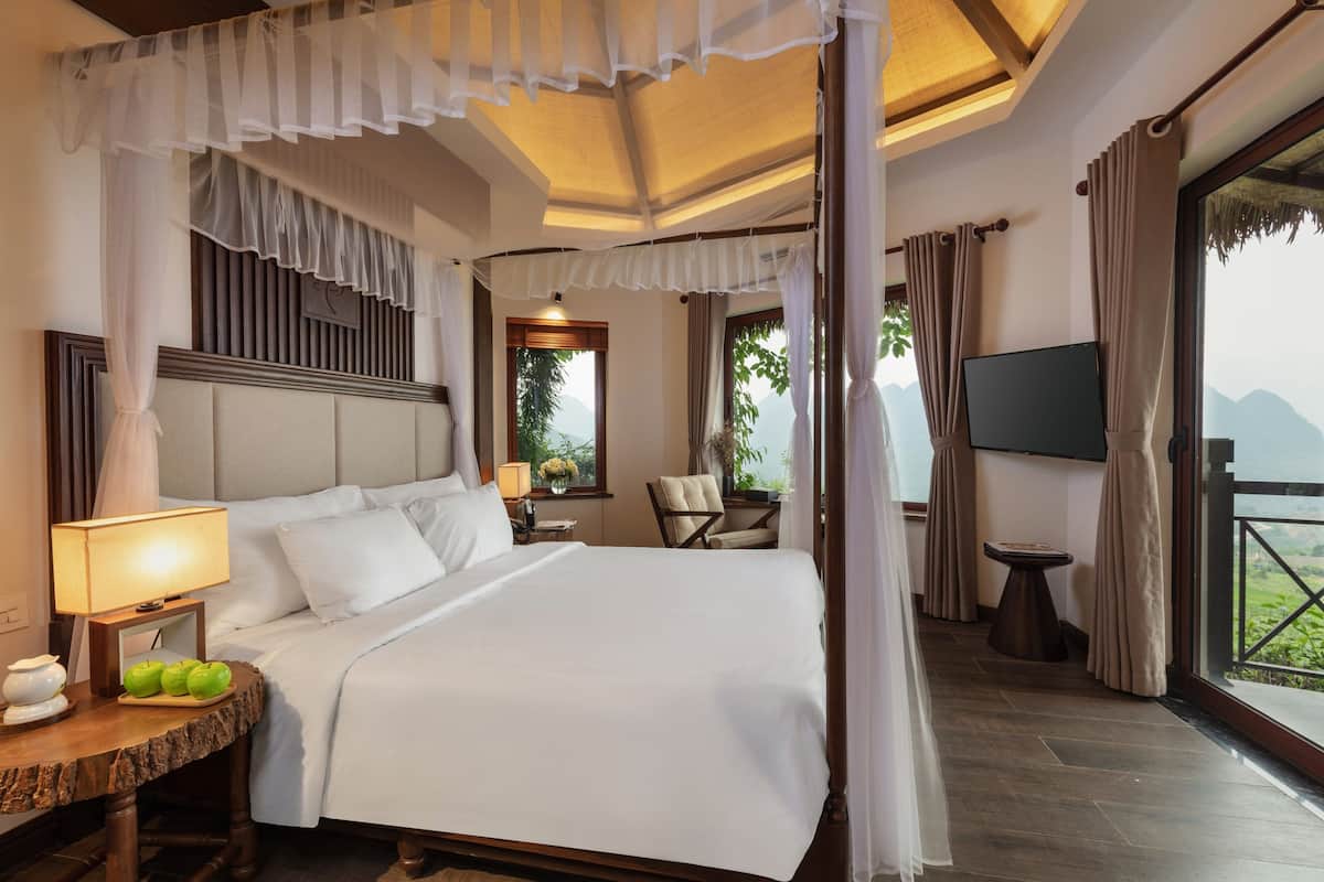 Bộ đồ giường cao cấp, minibar, truy cập Internet không dây miễn phí 