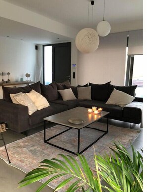 Smart TV, fireplace, printers