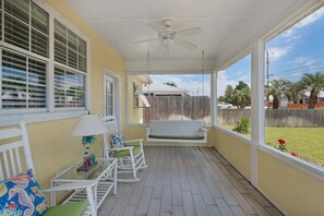Terrace/patio - ☀️Walk to the Beach-Updated-Golden Shores☀️ (Panama City Beach)