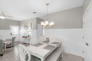 Dining - ☀️Walk to the Beach-Updated-Golden Shores☀️ (Panama City Beach)