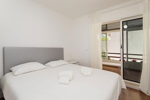 2 bedrooms, iron/ironing board, travel cot, free WiFi