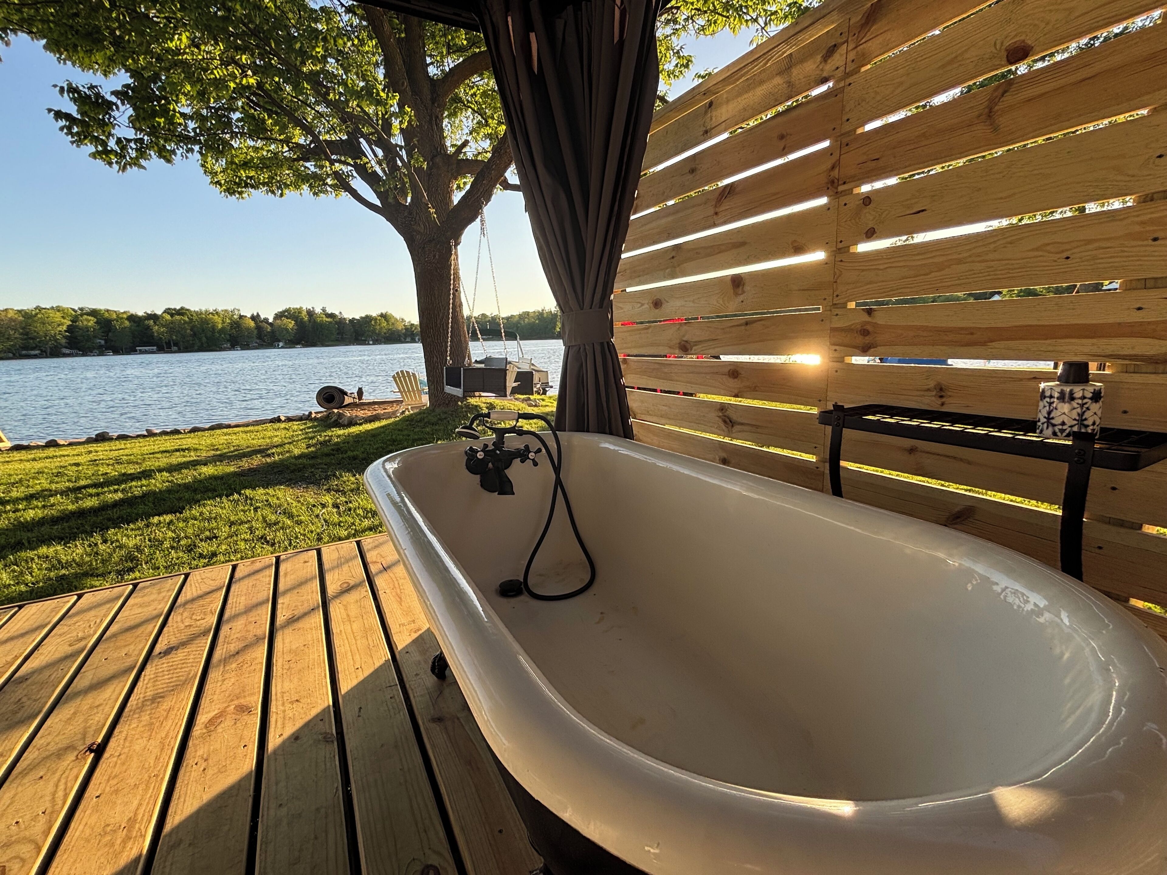 المنطقة المحيطة بالمنشأة