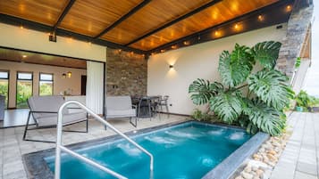 Deluxe-Villa | Eigener Whirlpool