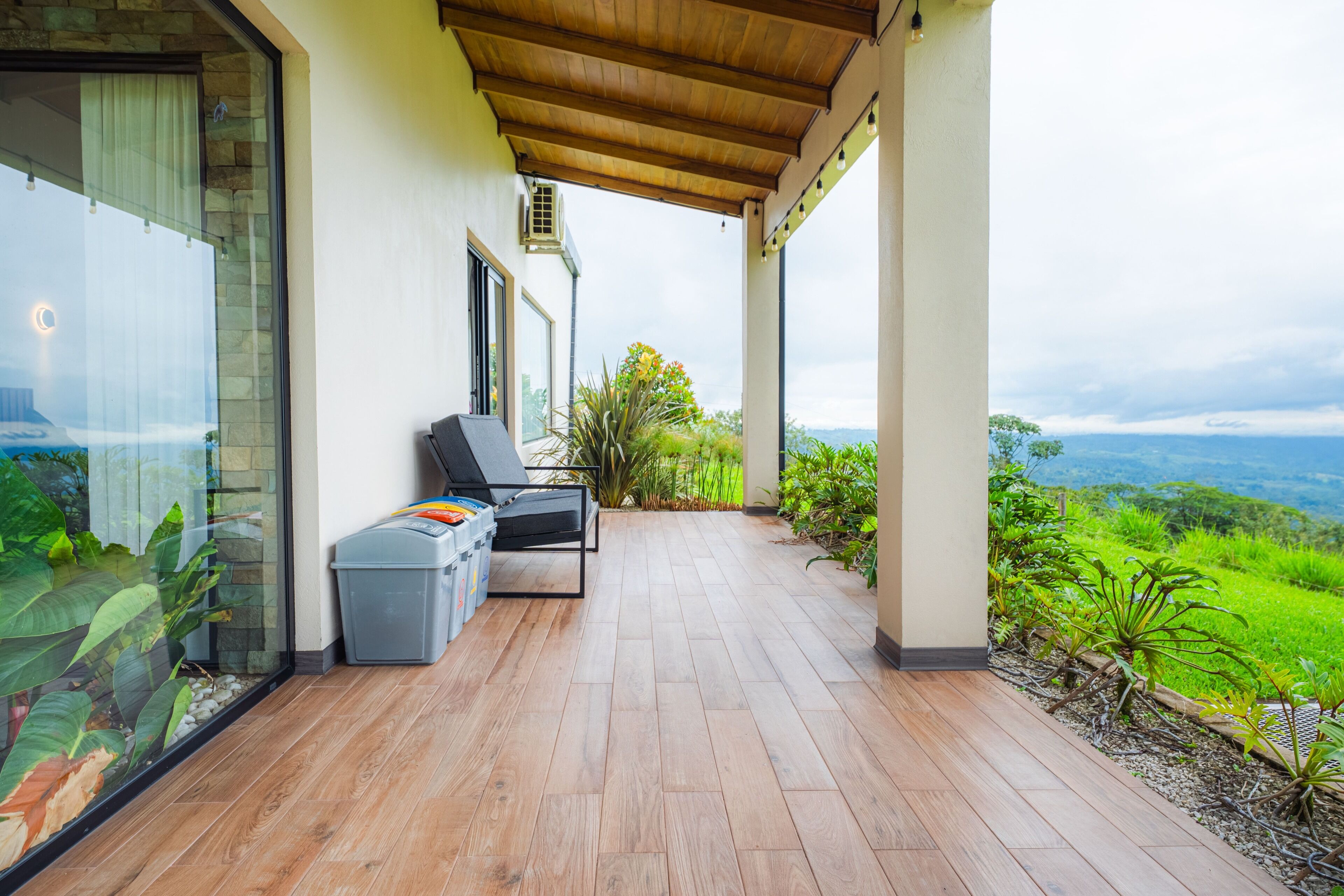 ハネムーン ヴィラ キングベッド 1 台ソファーベッド付き | バルコニー