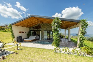 Front of property - Villas Jawara (La Fortuna)