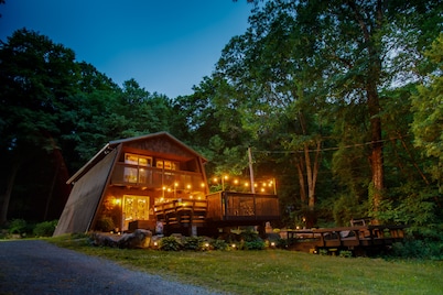 Nature Lover's Delight + Kitchen +  Cozy Fireplace