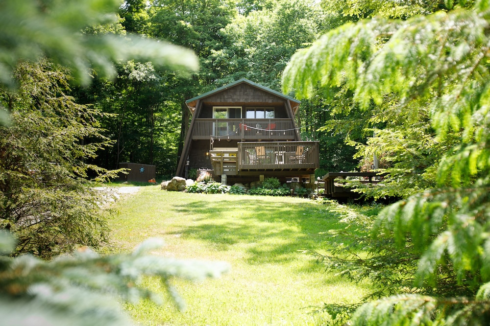 Nature Lover's Delight + Kitchen + Cozy Fireplace