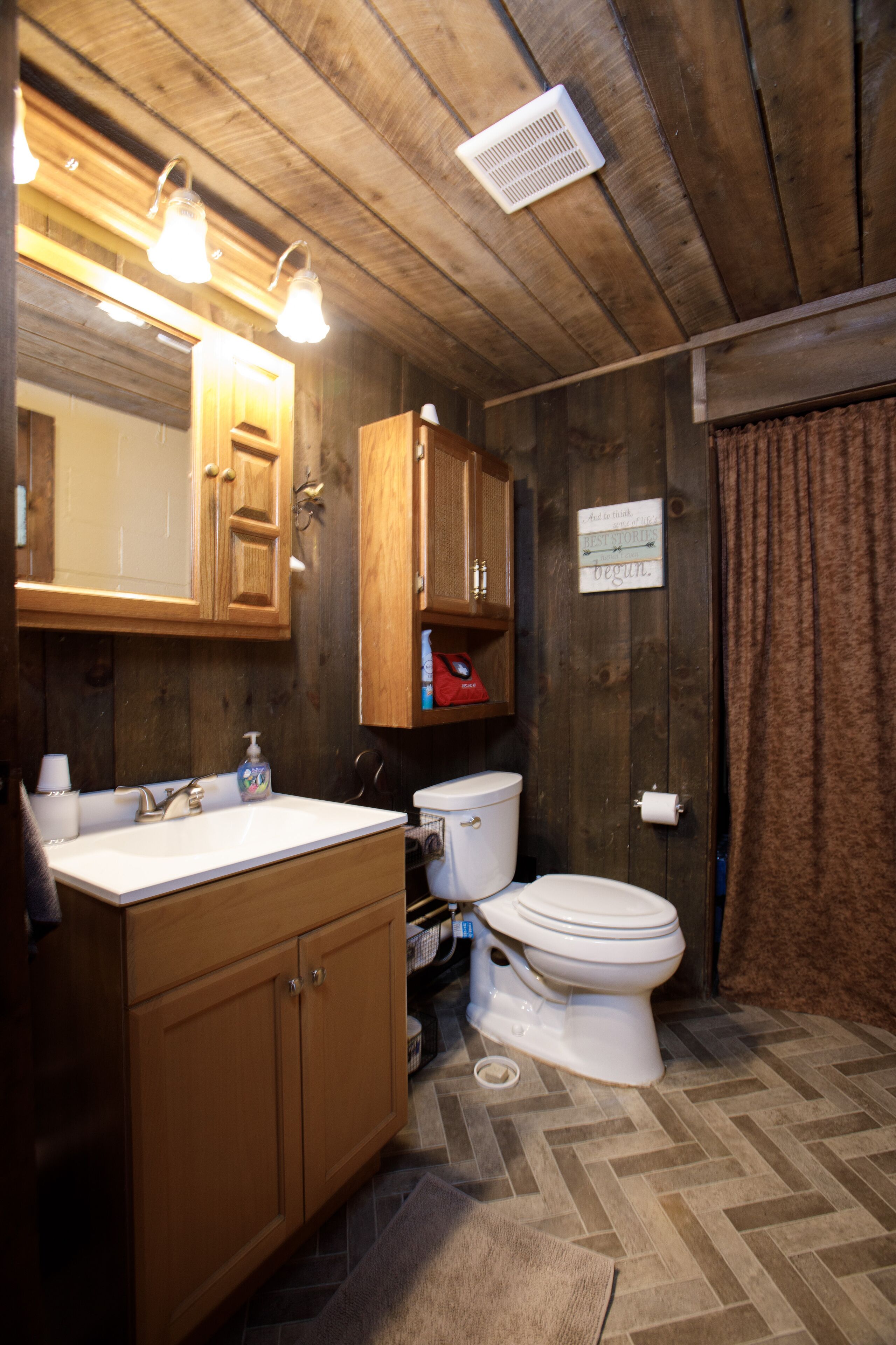 Nature Lover's Delight + Kitchen +  Cozy Fireplace