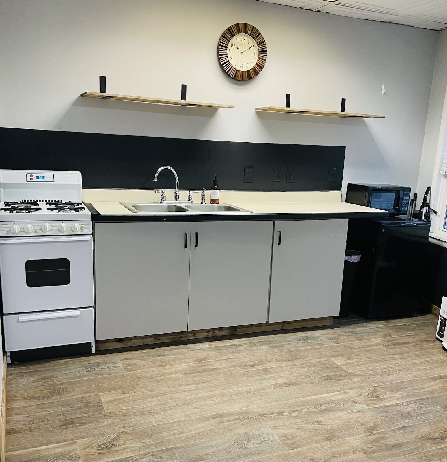 ONE BEDROOM FULLY FURNISHED APARTMENT