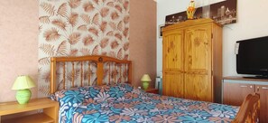 1 bedroom, iron/ironing board - Very quiet cocoon near the historical center (Fréjus)