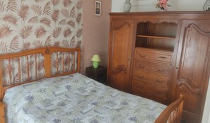 1 Schlafzimmer, Bügeleisen/Bügelbrett