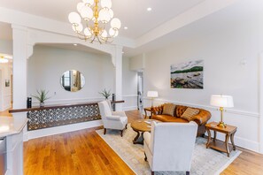 Lobby - The Inn at Foster Falls (Max Meadows)