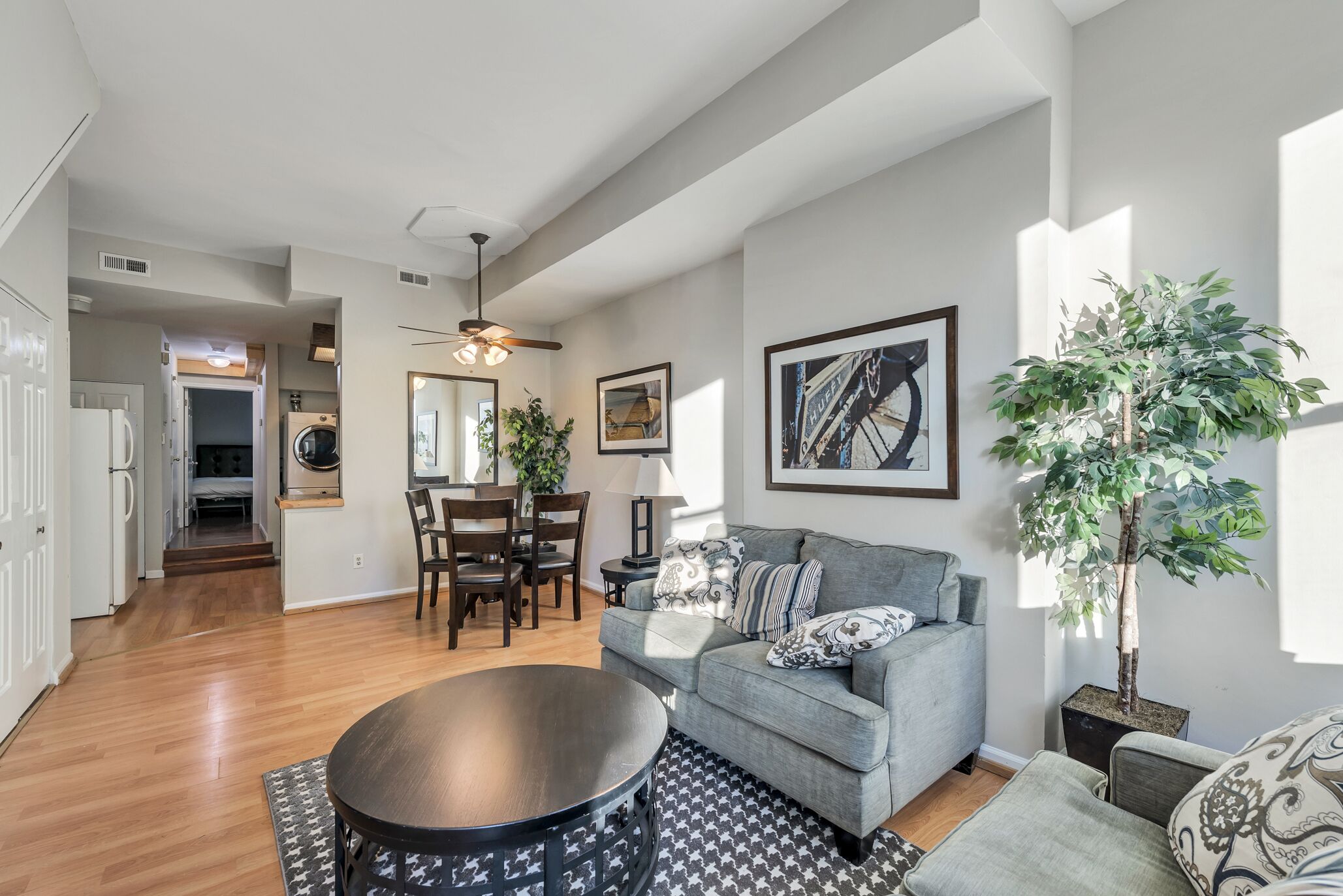 715a - Settle into Soulard! 4 beds 2 full baths